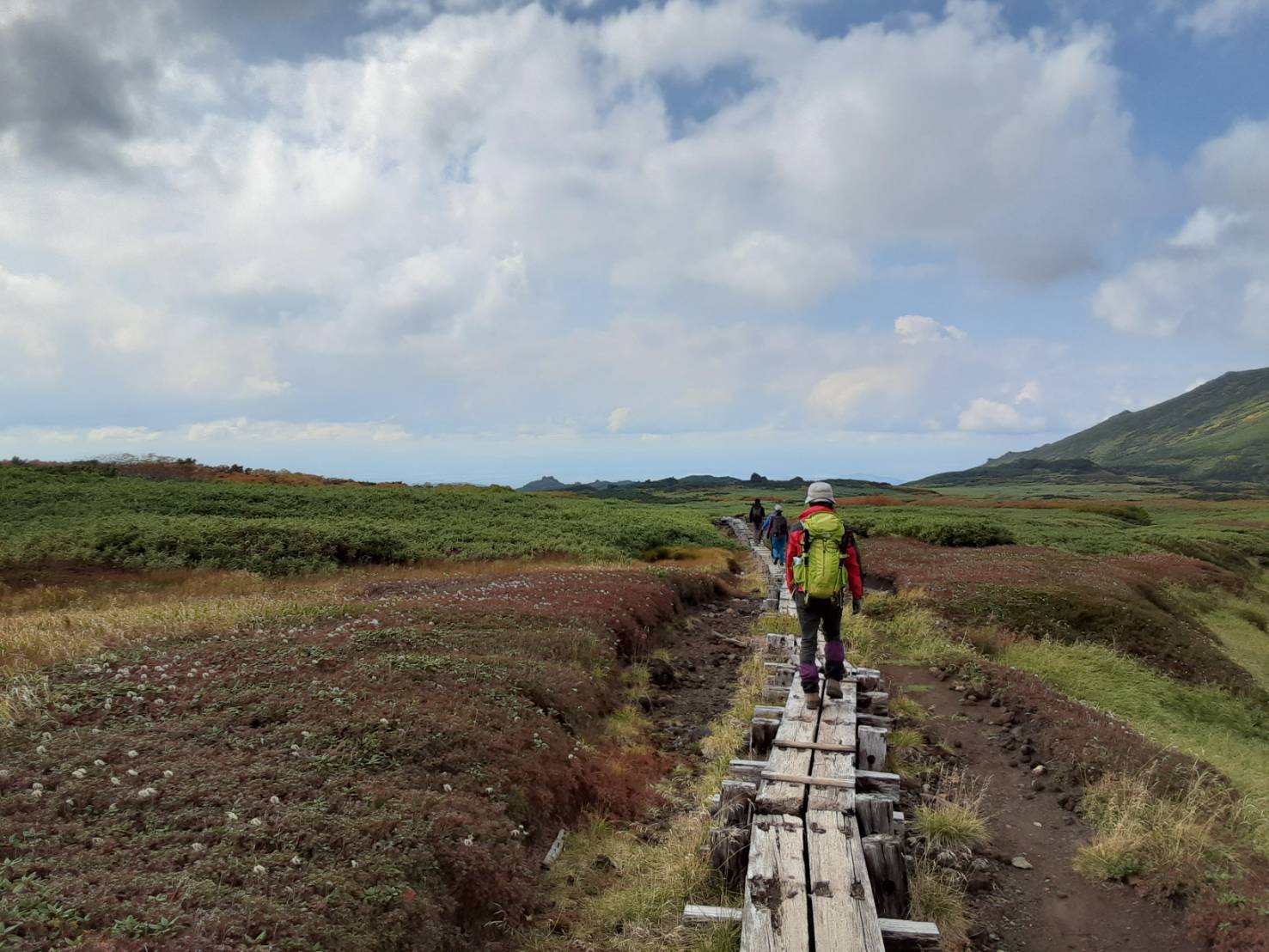 大雪山 旭岳へ紅葉ハイク!ちょっと手前_d0198793_01345303.jpg
