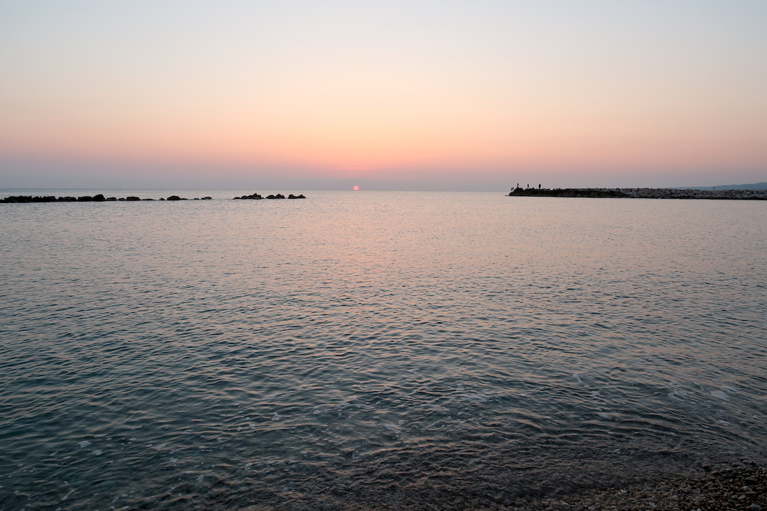 だるま朝日アドリア海に昇るモリーゼの浜_f0234936_6104121.jpg