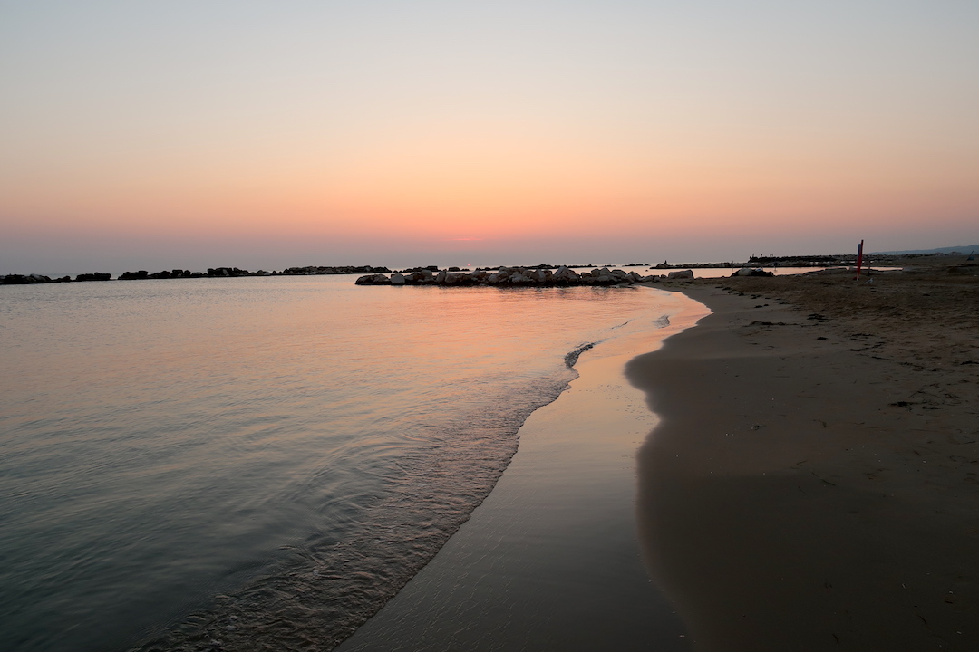 だるま朝日アドリア海に昇るモリーゼの浜_f0234936_615239.jpg