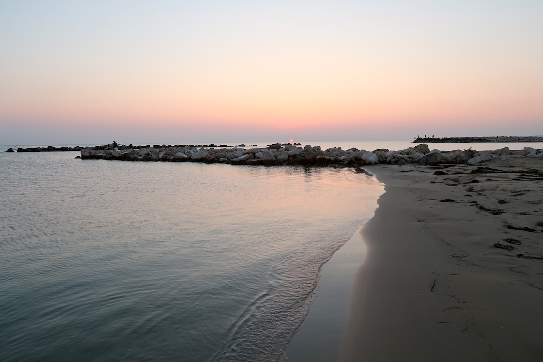 だるま朝日アドリア海に昇るモリーゼの浜_f0234936_681784.jpg