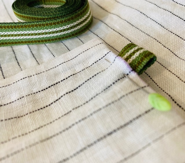 linen shirt スタンドカラーの七分袖に手縫いでリメイク♪_a0165160_11205584.jpg