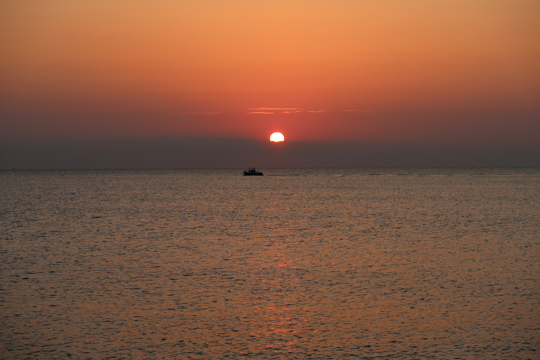 朝日にきらめく海と南伊の旅のホテル選び_f0234936_645596.jpg