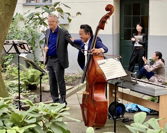 中庭コンサート Homecastlesymphonyberlin_c0180686_15530648.jpeg