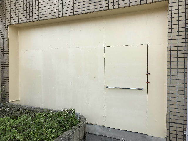 連休明けの塗装工事_f0031037_17170623.jpg