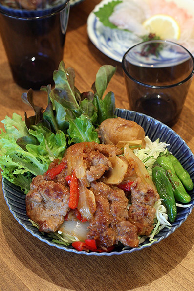 鶏肉と栗の煮物と豚の生姜焼き_e0137277_16305647.jpg