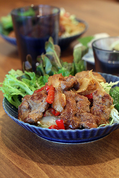 鶏肉と栗の煮物と豚の生姜焼き_e0137277_16305928.jpg