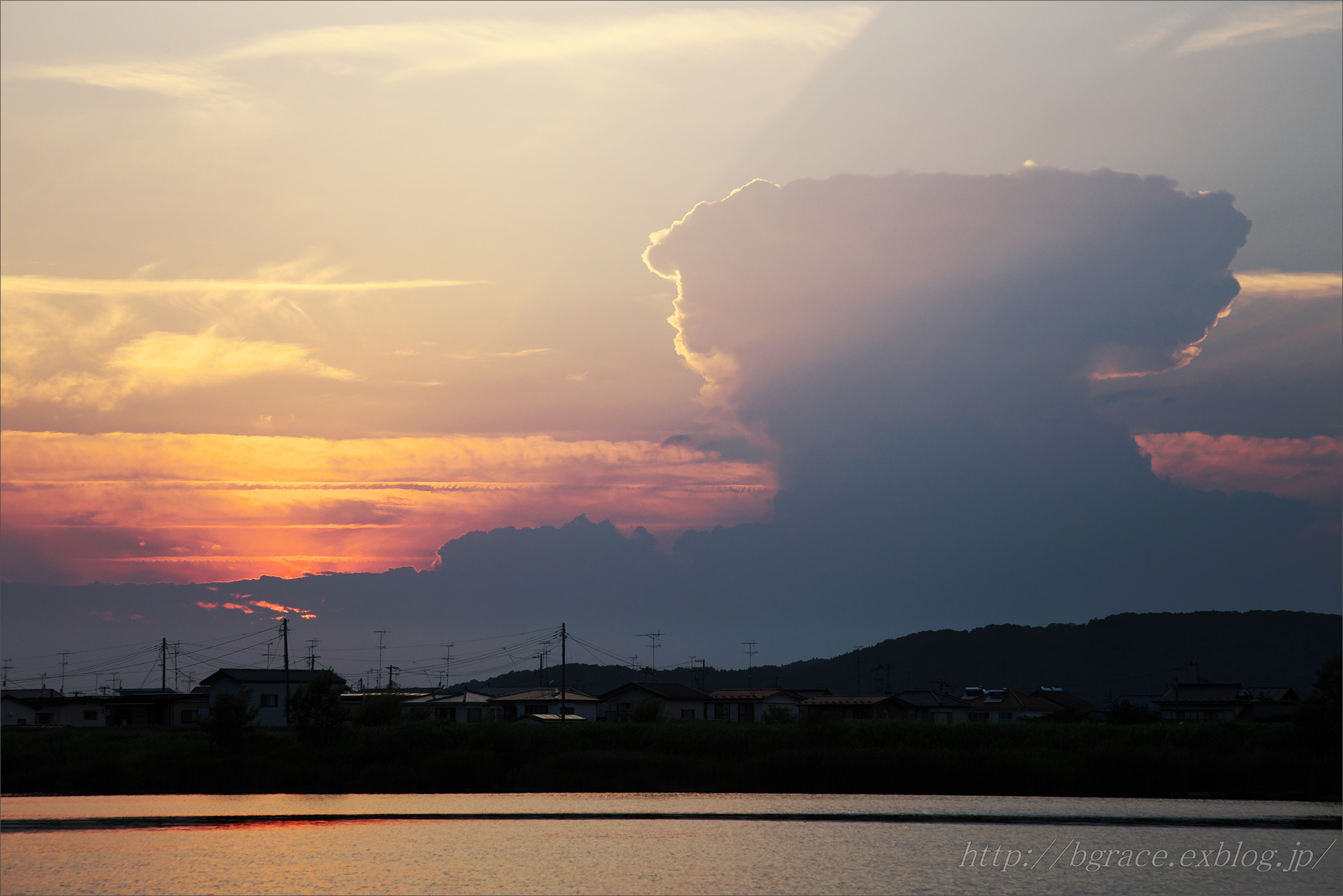かなとこ雲 / 乳房雲 / 薄明光線_b0191074_18502274.jpg