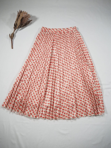 トーマスさんのLip print skirt_e0357389_13021143.jpg