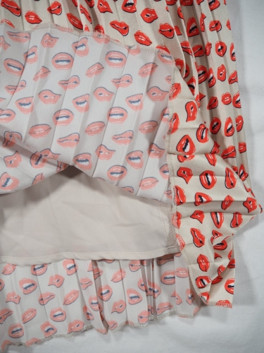 トーマスさんのLip print skirt_e0357389_13021343.jpg