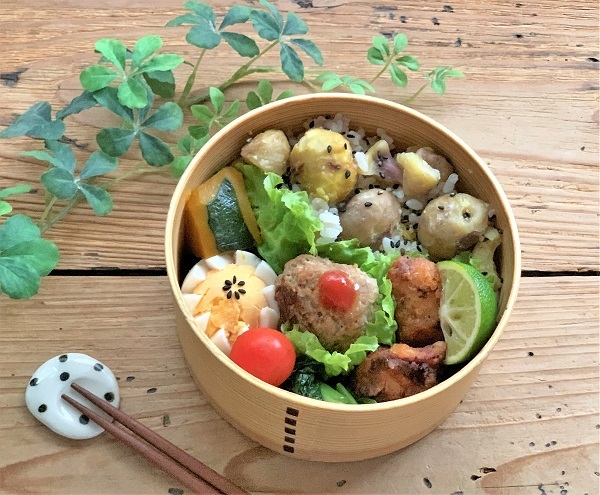 作り置きのおかず　と　栗しごと　と　栗ごはんのお弁当_d0249193_09071626.jpg