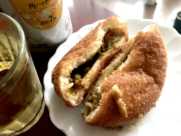 そしてセブンのカレーパン♪(ランチの続き)_c0212604_1884559.jpg