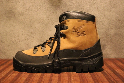 「MOUNTAIN BOOTS」 Vol.8 アウトドア最高峰ブーツ編 & 週末入荷情報_f0191324_08360078.jpg