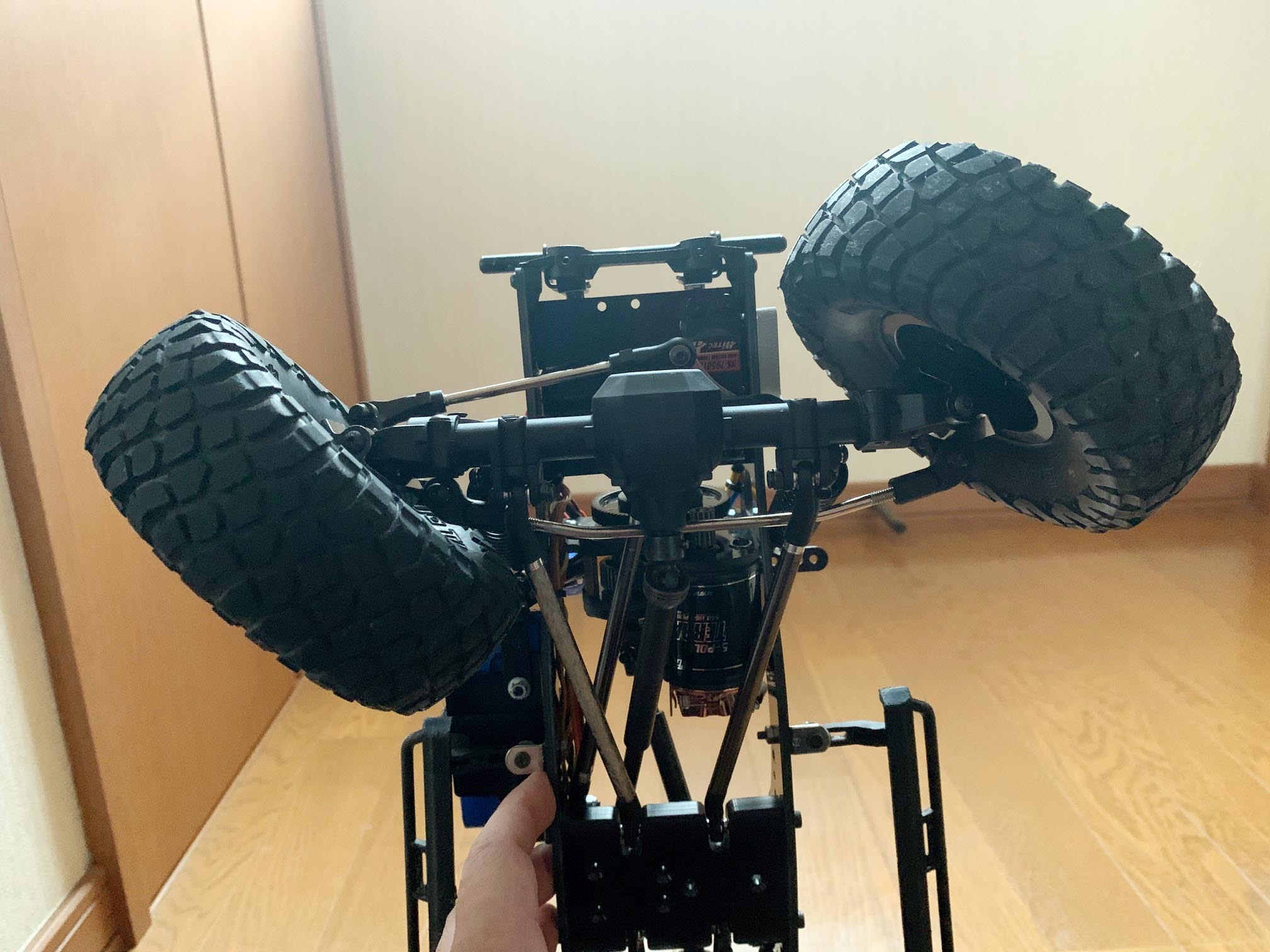 ラジコン　ウイリーキング　クローラー Wheely King（ウイリーキング） ワイドトレッド化①