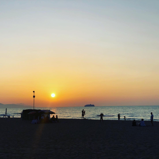 夏の終わりの夕暮れ@シチリア_e0335287_05372915.jpg