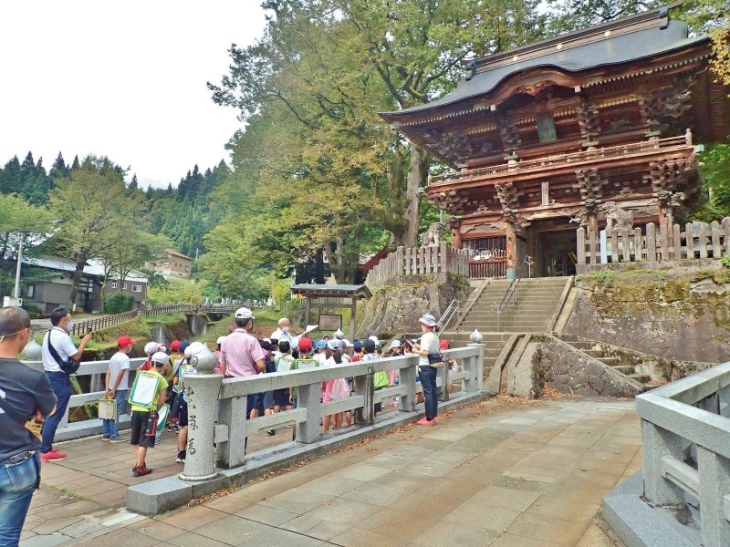 浦佐小学校2年生の地域学習で浦佐毘沙門堂へ_c0336902_18050493.jpg