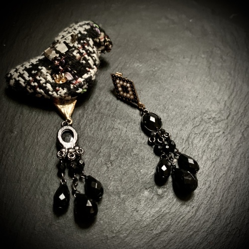 **白と黒(^^) 小鳥のブローチ ピアス_c0248467_08434556.jpeg