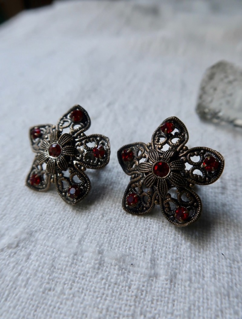 Filigree 赤のイヤリング_b0113868_21124019.jpg