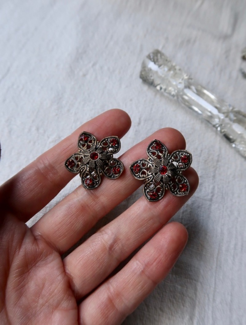 Filigree 赤のイヤリング_b0113868_21124282.jpg