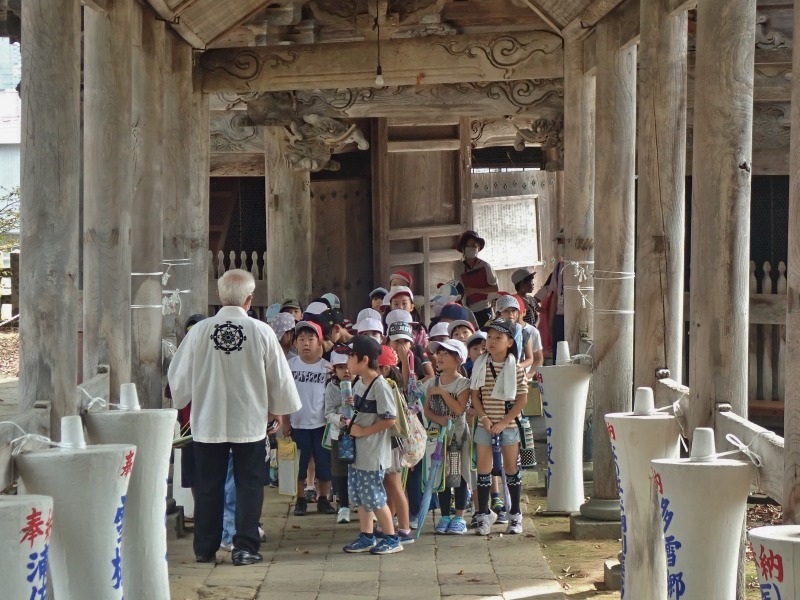 浦佐小学校2年生の地域学習で浦佐毘沙門堂へ_c0336902_10154209.jpg
