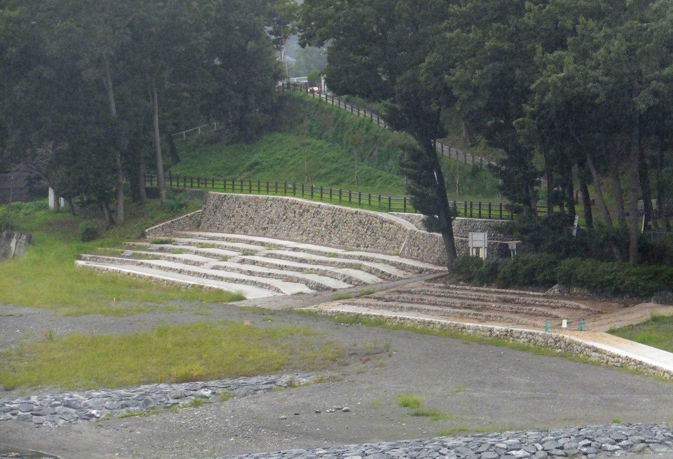 玉淀河原遊歩道 9月29日 火 しんちゃんの七輪陶芸 12年の日常