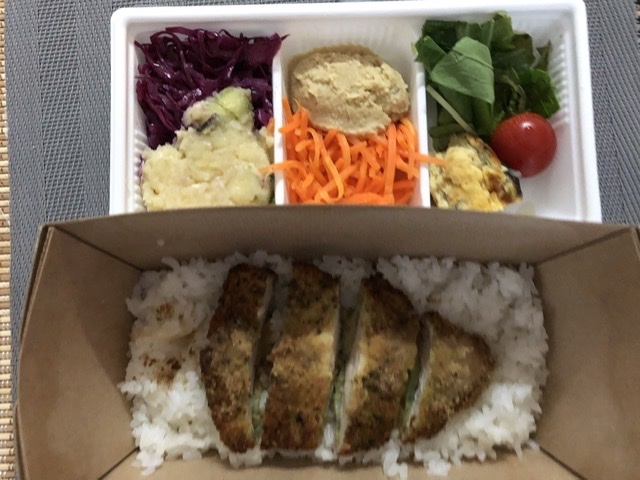 【鎌倉の無印カフェでテイクアウトのお弁当】_b0009849_14400633.jpeg