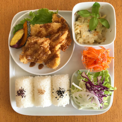 和三盆と栗のパフェ・チキンフライ ごま味噌ソース_b0102217_17223598.jpg