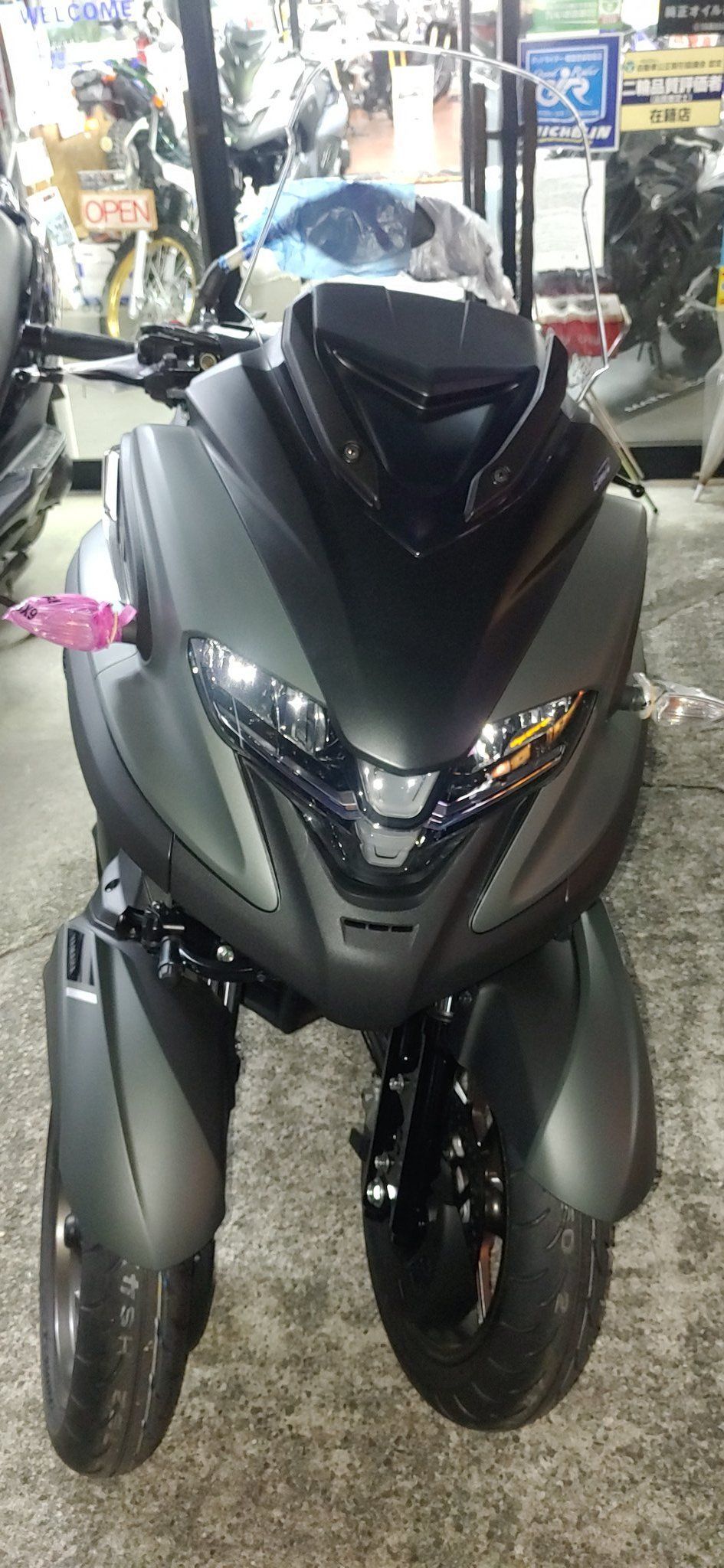 私のトリシティ300 が届いてた トリシティ125 改め トリシティ300 で徒然と 私のトリシティ300 が届いてた トリシティ125 改め トリシティ300 で徒然と