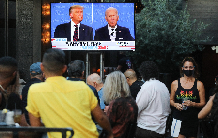 トランプの無法に寛容な日本のマスコミ – しばき隊を彷彿させる暴力の手口_c0315619_12581224.png
