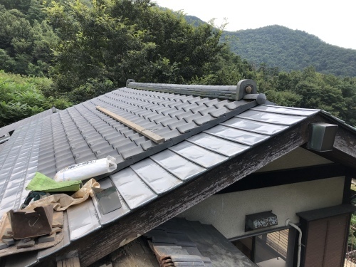 甲府市　ハイシルバーの屋根　其の一_b0242734_22090446.jpeg