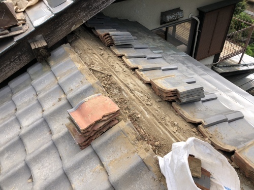 甲府市 ハイシルバーの屋根 其の一_b0242734_22100048.jpeg