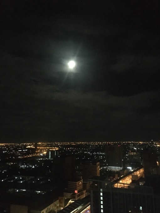 中秋の名月(タイのホテルの窓から)_b0100062_12352204.jpeg