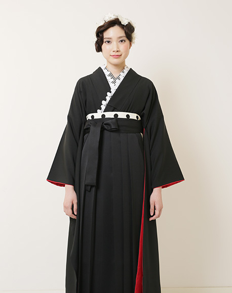 ブラックオンブラック意志的な袴姿に釘付けです それいゆのおしゃれ着物スタイル