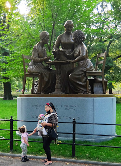 セントラルパーク初の実在女性像、the Women’s Rights Pioneers Monument_b0007805_03400061.jpg