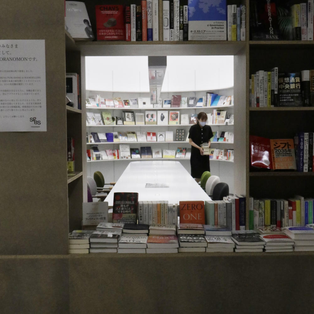 素敵な本屋さんとの出会い_c0060143_12492616.jpg