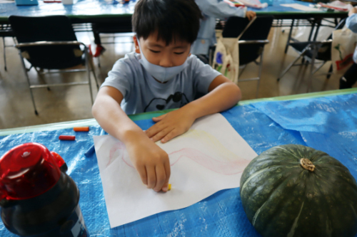 やと子ども美術教室 ~ カボチャから作る立体 ~_e0222340_14082875.jpg