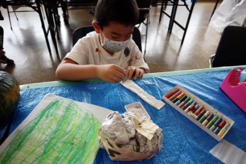 やと子ども美術教室　～ カボチャから作る立体 ～_e0222340_14095508.jpg