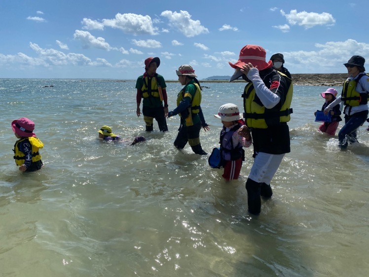 青空ようちえん〔週末〕秋の海辺あそび（10/3）夏から秋へ涼しい風のなかでの海はどんなことが楽しい？親子で１日いろいろな海の遊びを見つけよう！　#中城村_d0363878_17375442.jpg