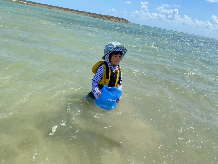 青空ようちえん〔週末〕秋の海辺あそび（10/3）夏から秋へ涼しい風のなかでの海はどんなことが楽しい？親子で１日いろいろな海の遊びを見つけよう！　#中城村_d0363878_17375468.jpg