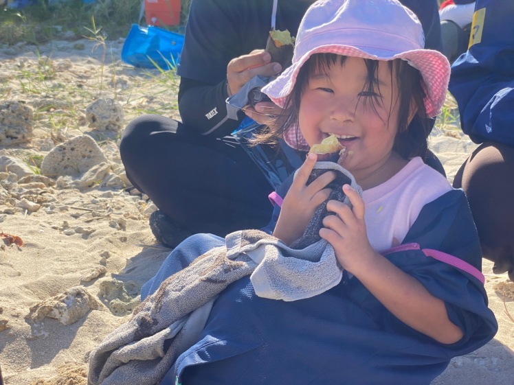 青空ようちえん〔週末〕秋の海辺あそび（10/3）夏から秋へ涼しい風のなかでの海はどんなことが楽しい？親子で１日いろいろな海の遊びを見つけよう！　#中城村_d0363878_17594733.jpg