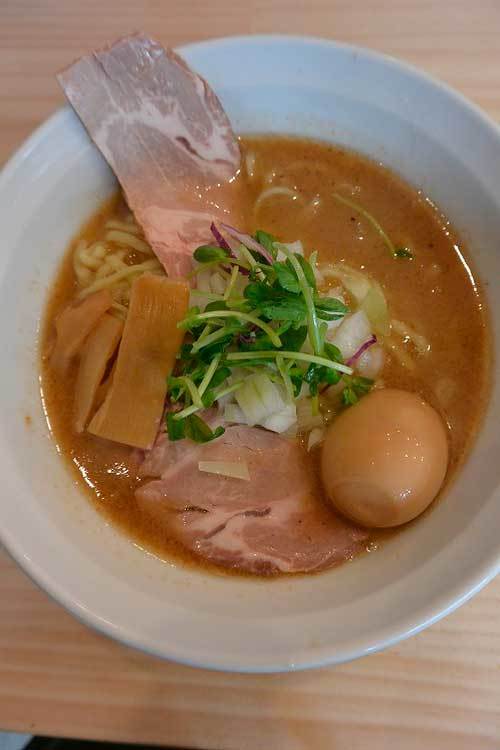 【（山梨グルメ）山梨ラーメン屋巡り - ガッツリらぁ麺 ゆら吉 -（甲府市）】_a0005436_13405696.jpg