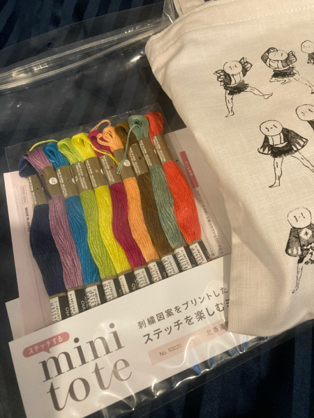 新宿オカダヤ　北斎漫画刺繍のミニトート_f0188075_00332642.jpg