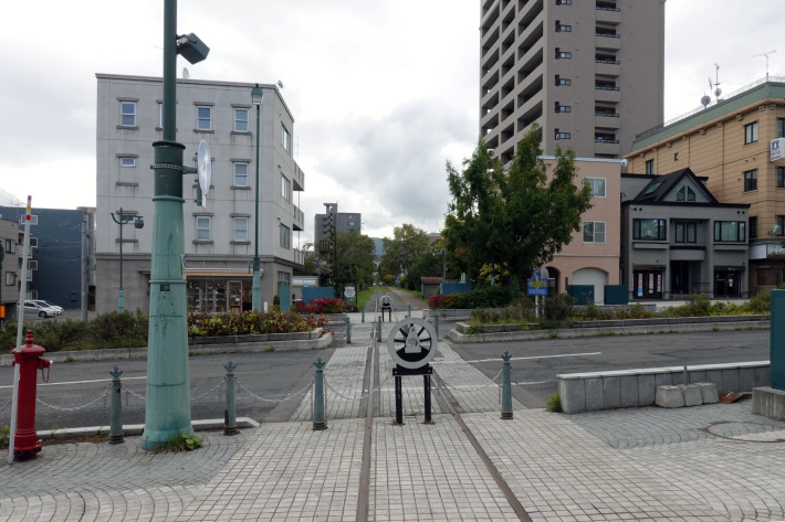 北海道最古の鉄路 旧手宮線跡 と 小樽市総合博物館 _f0117059_17151644.jpg