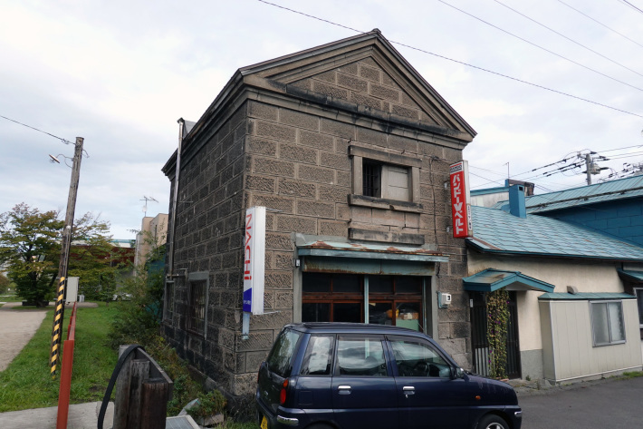 北海道最古の鉄路 旧手宮線跡 と 小樽市総合博物館 _f0117059_17203836.jpg