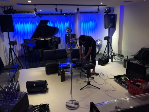 広島でジャズ Jazzlive Cominジャズライブカミン 本日土曜日は貸し切り営業です_b0115606_12192511.jpeg