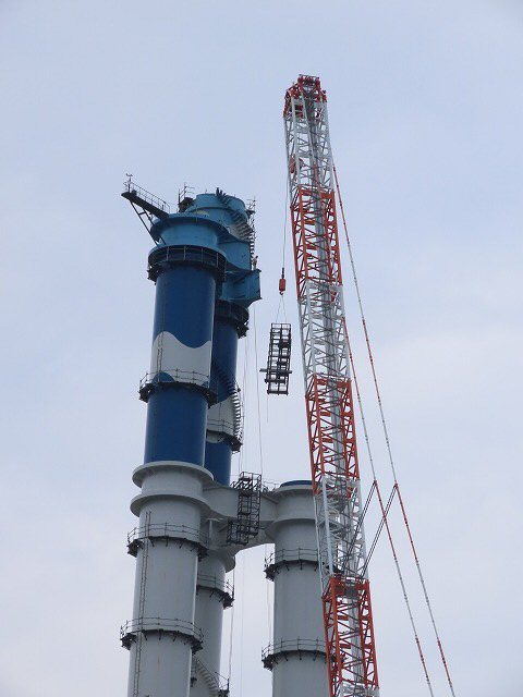 火力煙突の解体工事進む(撮影:10月5日)_e0321325_14284011.jpg