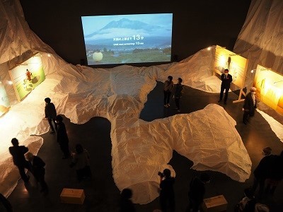 弘前れんが倉庫美術館 秋冬プログラム「小沢剛展」_d0131668_15503737.jpg