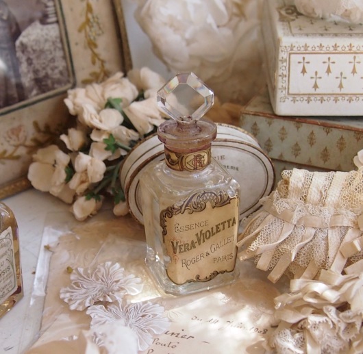 古い香水　香水瓶　12本セット　アンティーク パリの蚤の市から＊古い香水瓶 : BLEU CURACAO FRANCE