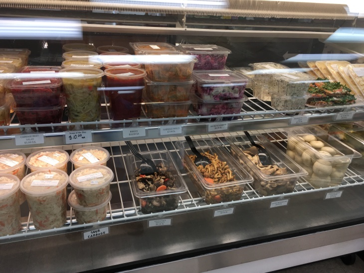 アラスカに住む外国人 (Eastern European Store & Deli)_b0135948_22305740.jpg