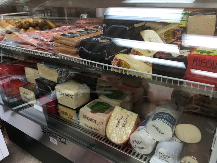 アラスカに住む外国人 (Eastern European Store & Deli)_b0135948_22312524.jpg