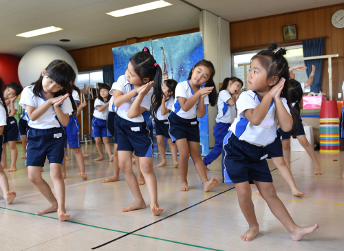運動会へ向けて 年長組 年中組女の子ダンス 10 13 火 大手幼稚園ブログ 運動会へ向けて 年長組 年中組女の子ダンス 10 13 火 大手幼稚園ブログ